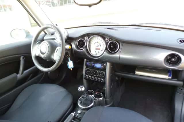 MINI Cooper (2005) thumbnail 2