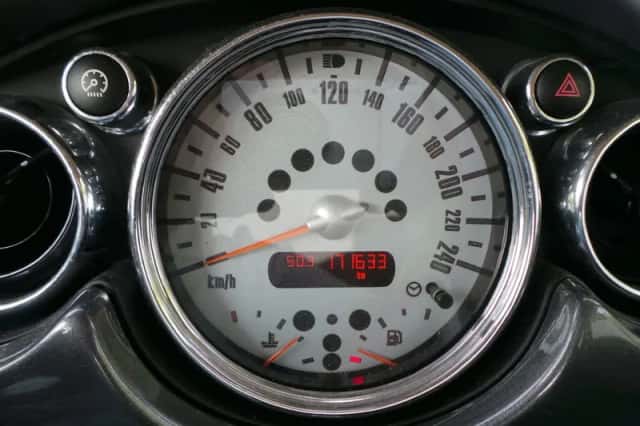 MINI Cooper (2005) thumbnail 3