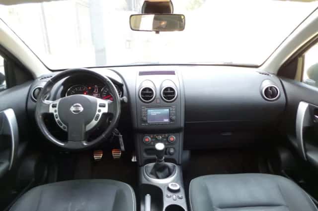 Nissan Qashqai (2011) thumbnail 2