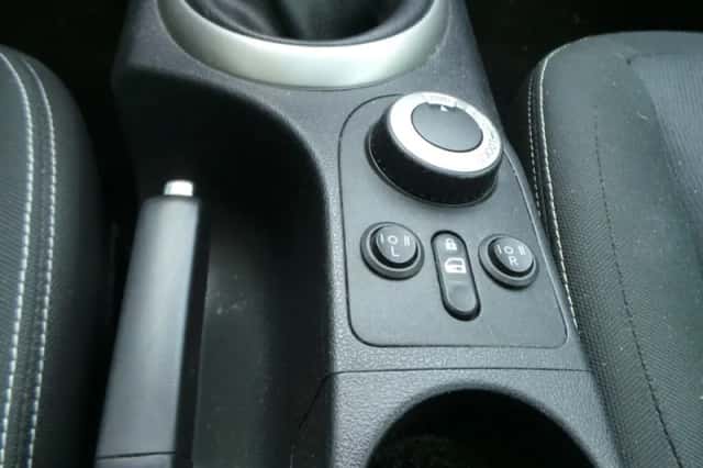 Nissan Qashqai (2011) thumbnail 4