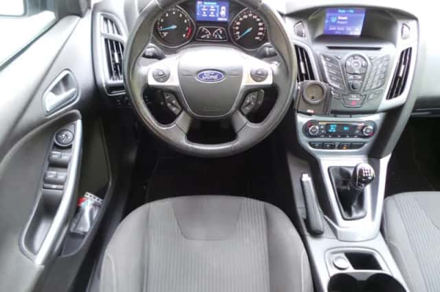 Ford Focus (2012) thumbnail 2