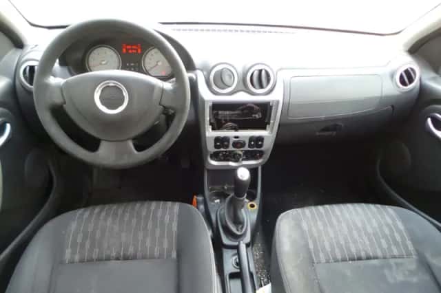 Dacia Sandero (2010) thumbnail 2
