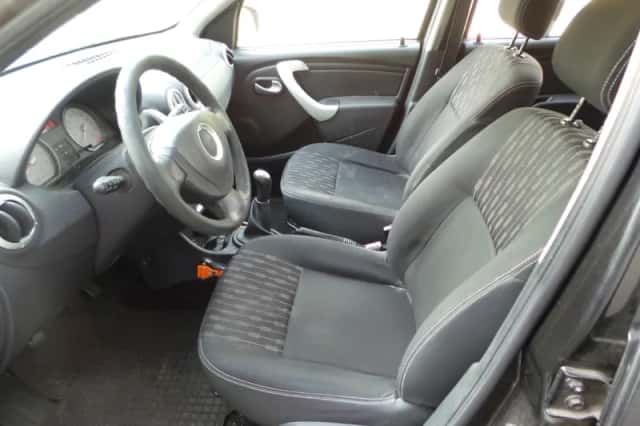 Dacia Sandero (2010) thumbnail 6