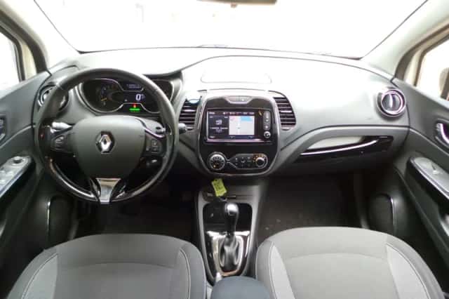 Renault Captur (2016) thumbnail 2