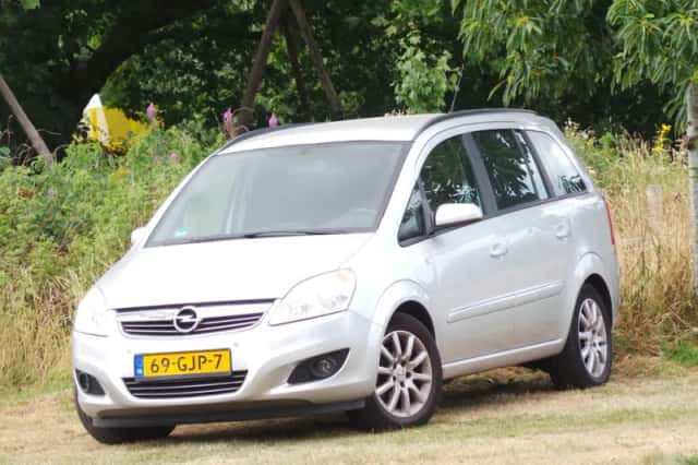 Opel Zafira (2008) thumbnail 1