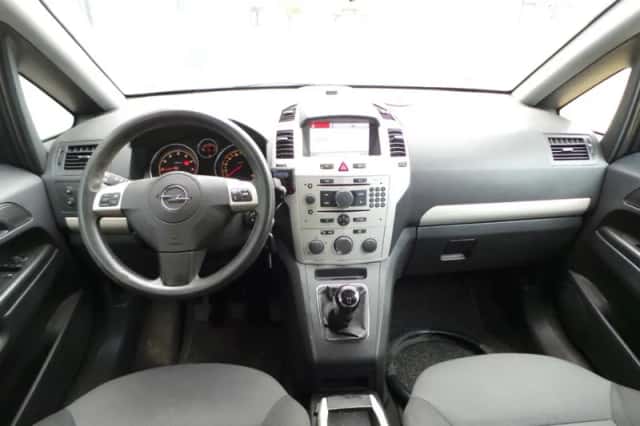 Opel Zafira (2008) thumbnail 2
