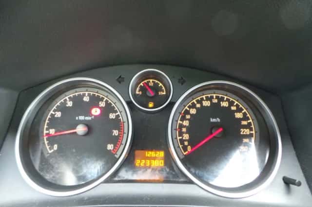 Opel Zafira (2008) thumbnail 3