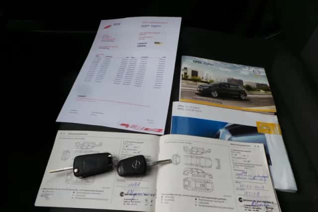 Opel Zafira (2008) thumbnail 4