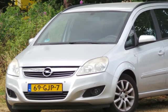 Opel Zafira (2008) thumbnail 5