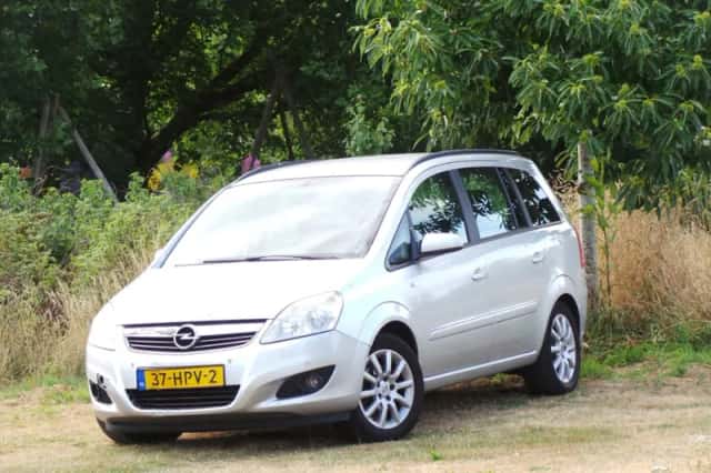 Opel Zafira (2009) thumbnail 1