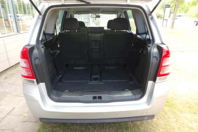 Opel Zafira (2009) thumbnail 4
