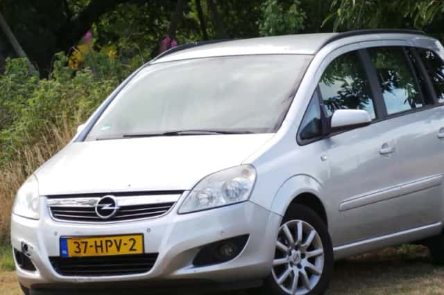 Opel Zafira (2009) thumbnail 6