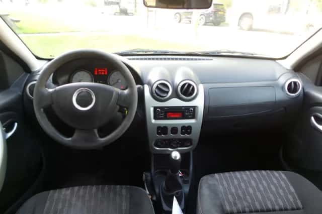 Dacia Sandero (2012) thumbnail 2