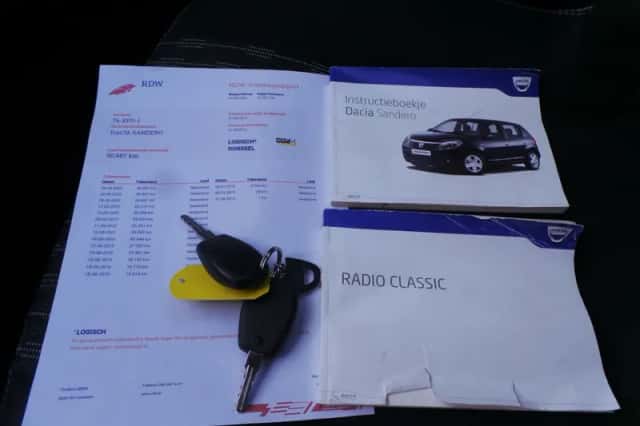 Dacia Sandero (2012) thumbnail 4