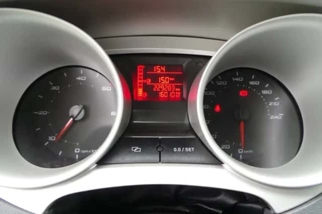 SEAT Ibiza (2011) thumbnail 3