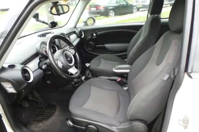 MINI One (2010) thumbnail 2