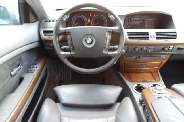 BMW 7-Serie (2002) thumbnail 2