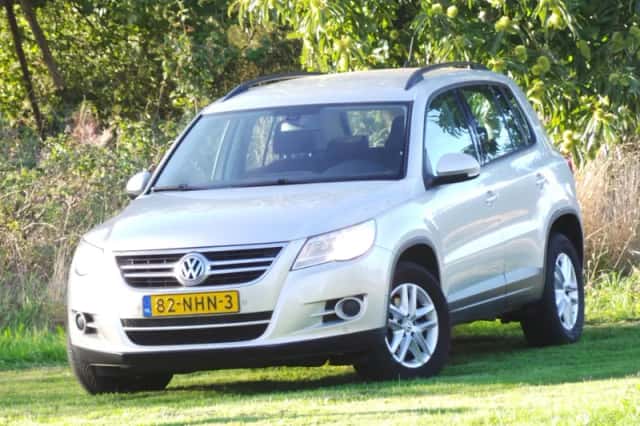Volkswagen Tiguan (2010) thumbnail 1