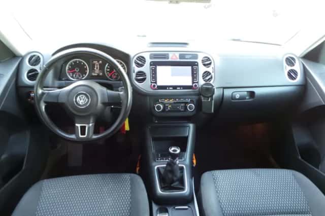 Volkswagen Tiguan (2010) thumbnail 2
