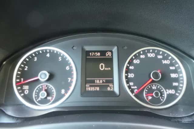 Volkswagen Tiguan (2010) thumbnail 3