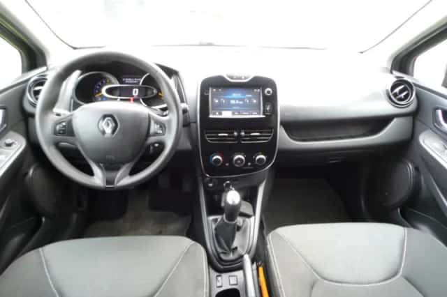 Renault Clio (2015) thumbnail 2
