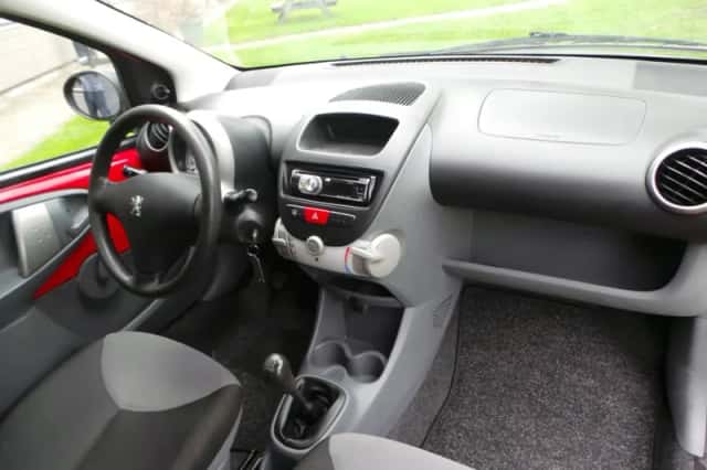 Peugeot 107 (2006) thumbnail 2