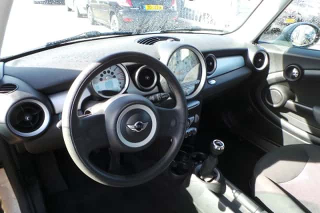 MINI One (2009) thumbnail 3