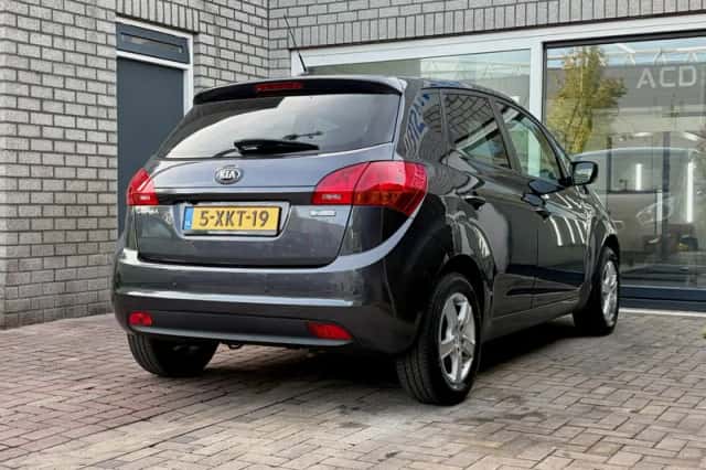 Kia Venga (2014) thumbnail 4