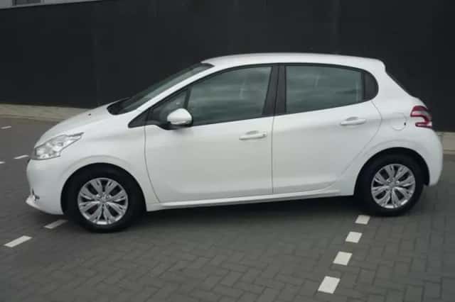 Peugeot 208 (2014) thumbnail 2