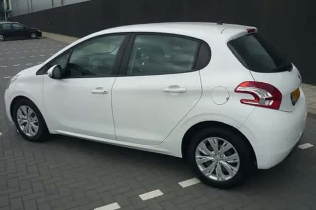 Peugeot 208 (2014) thumbnail 3