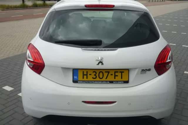 Peugeot 208 (2014) thumbnail 4