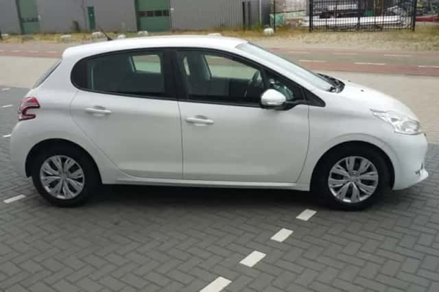 Peugeot 208 (2014) thumbnail 6