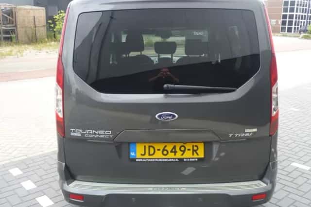 Ford Tourneo Connect (2016) thumbnail 5