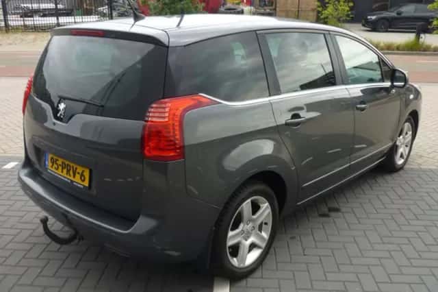 Peugeot 5008 (2011) thumbnail 5