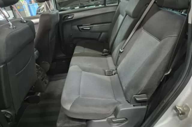 Opel Zafira (2011) thumbnail 6