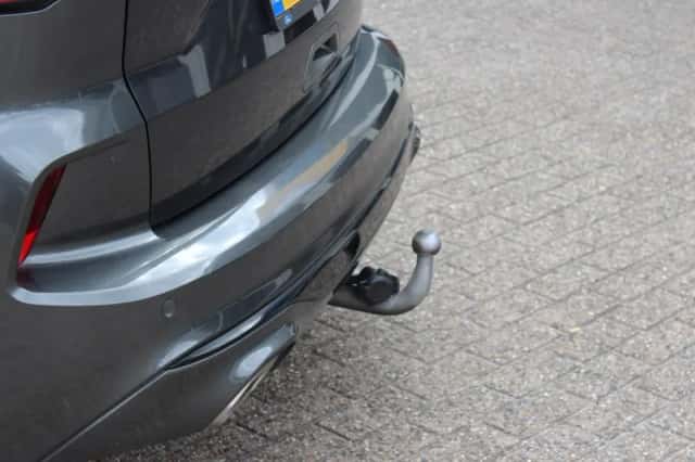 Ford Kuga (2020) thumbnail 4