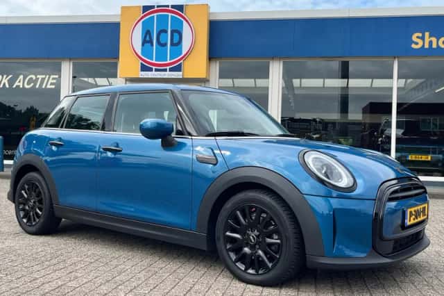 MINI Cooper (2022) thumbnail 2