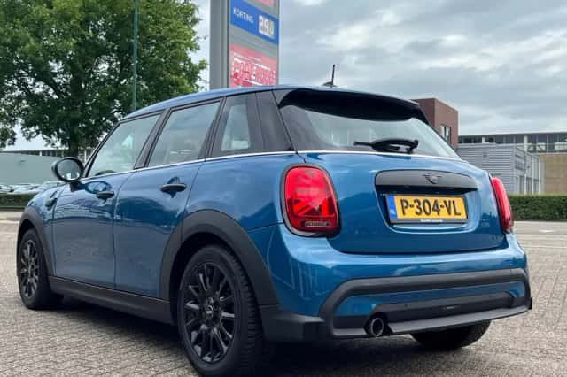 MINI Cooper (2022) thumbnail 3