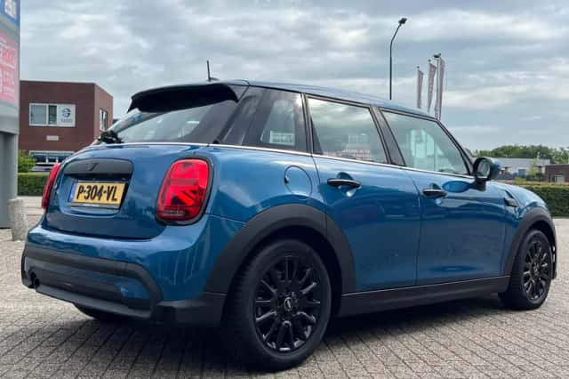 MINI Cooper (2022) thumbnail 4