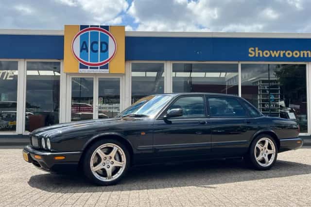 Jaguar XJR (2000) thumbnail 2