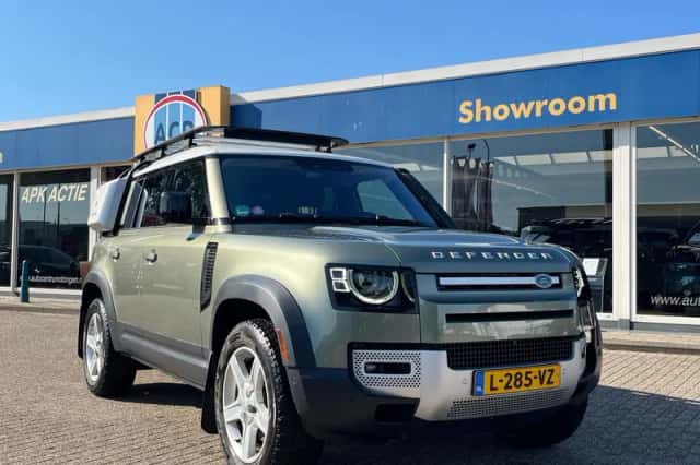 Land Rover Defender (2021) thumbnail 2