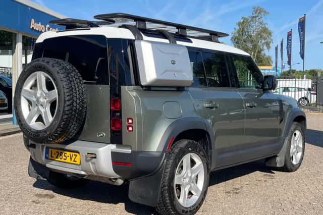 Land Rover Defender (2021) thumbnail 5