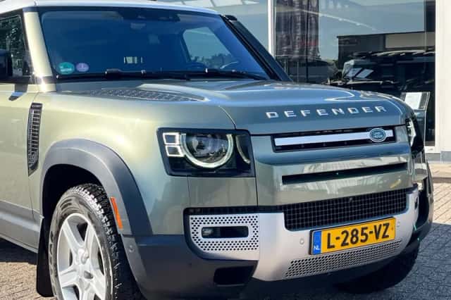 Land Rover Defender (2021) thumbnail 6