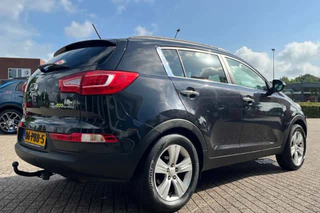 Kia Sportage (2011) thumbnail 3