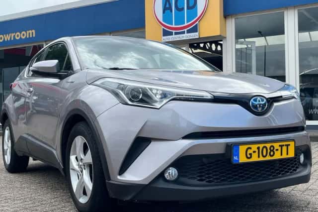 Toyota C-HR (2018) thumbnail 3