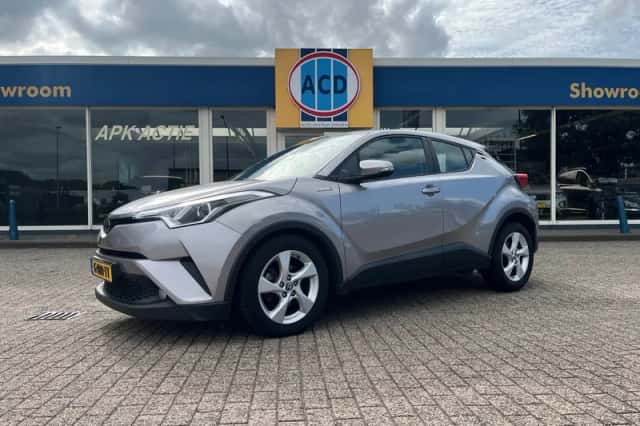 Toyota C-HR (2018) thumbnail 5