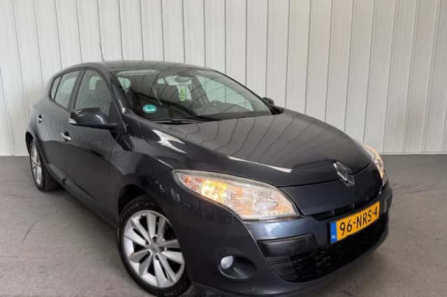 Renault Mégane (2010) thumbnail 1