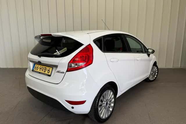 Ford Fiesta (2009) thumbnail 2