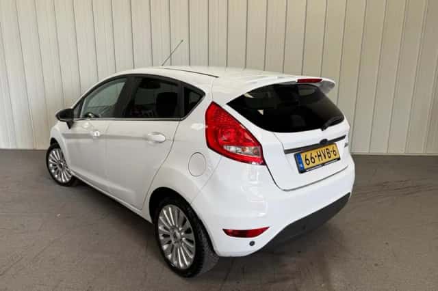Ford Fiesta (2009) thumbnail 4