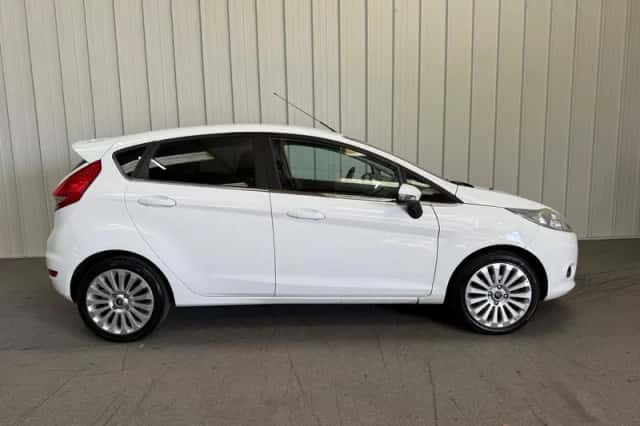 Ford Fiesta (2009) thumbnail 5